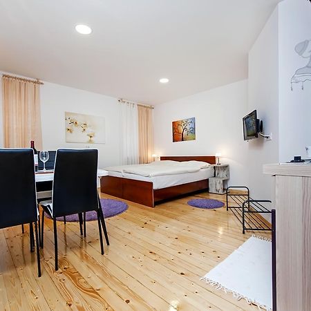 La Svalba Rooms & Studios Rovinj Exteriör bild