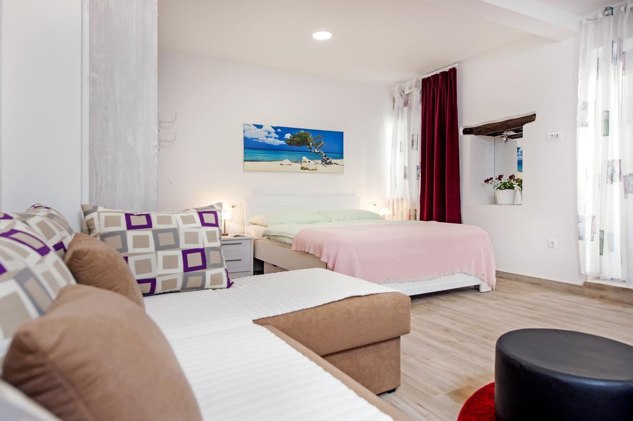 La Svalba Rooms & Studios Rovinj Exteriör bild