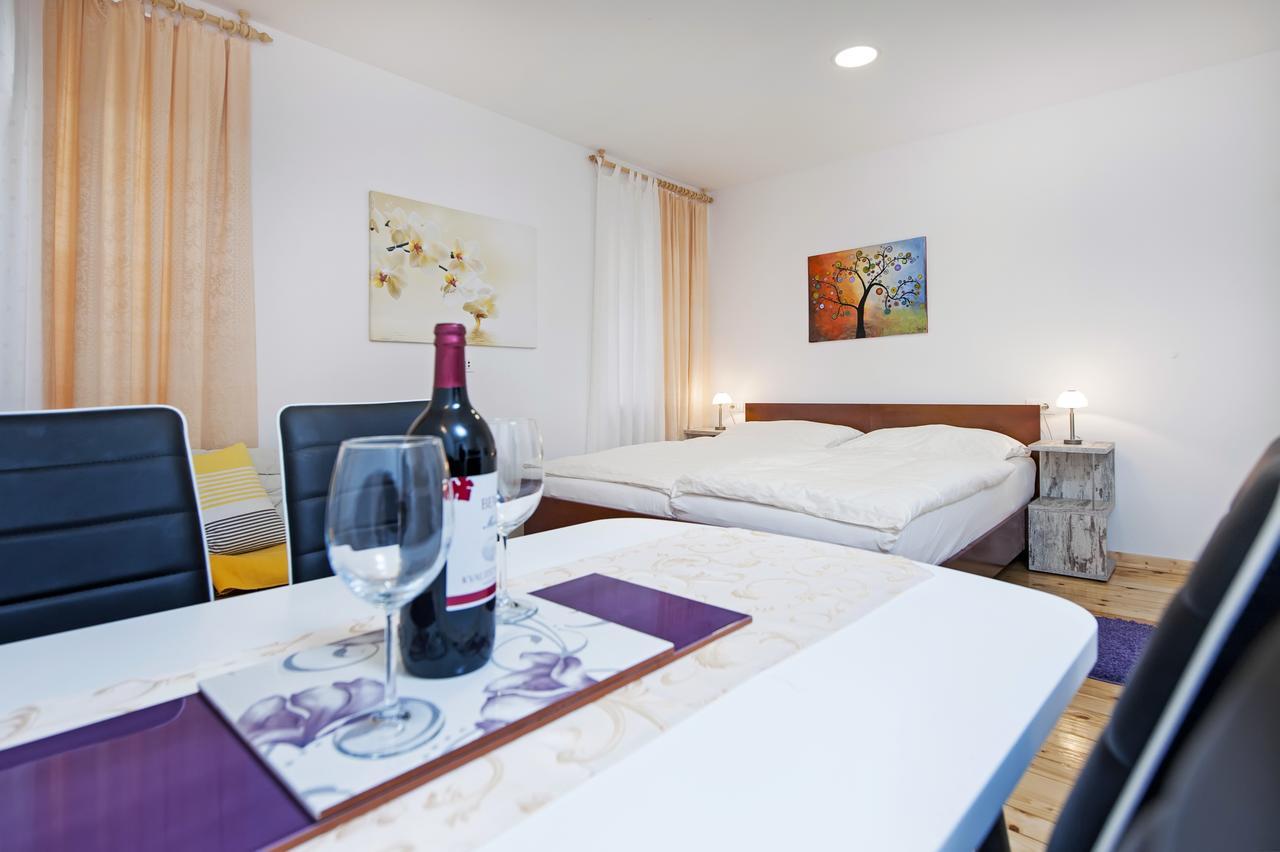 La Svalba Rooms & Studios Rovinj Exteriör bild
